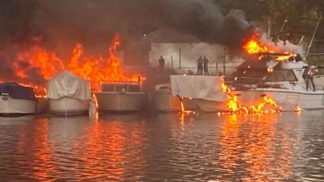 los-impactantes-videos-del-incendio-en-el-puerto-de-gualeguaychu-que-devoro-cuatro-barcos-y-dejo-seis-heridos