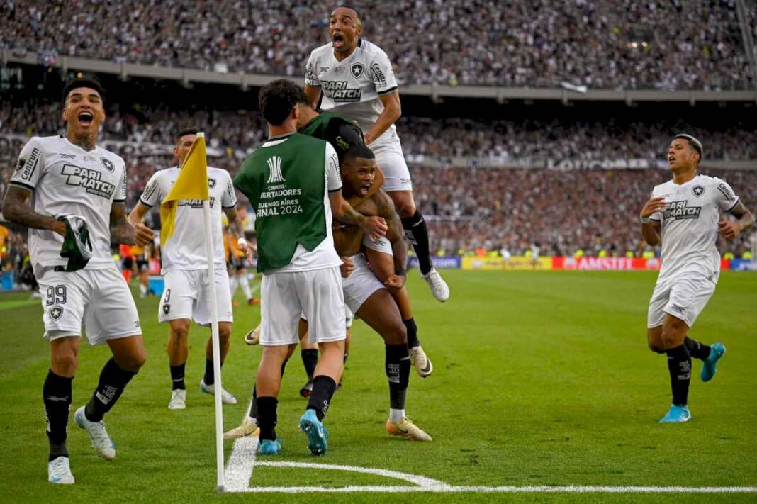 botafogo-se-consagro-campeon-de-la-libertadores:-le-gano-por-3-1-a-atletico-mineiro-un-partido-caliente-en-el-monumental