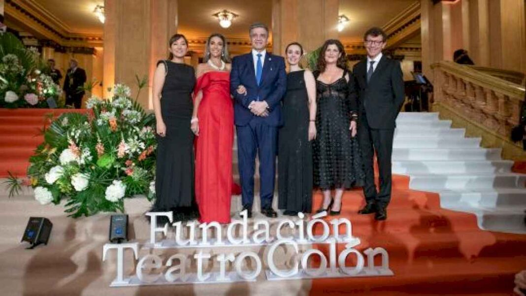 el-teatro-colon-celebro-su-primera-gala-de-verano:-jorge-macri,-graciela-borges,-gino-bogani-fueron-algunos-de-los-invitados