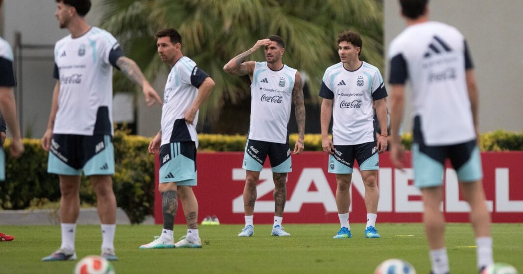 Lionel Messi y Lionel Scaloni en entrenamiento de la Selección Argentina