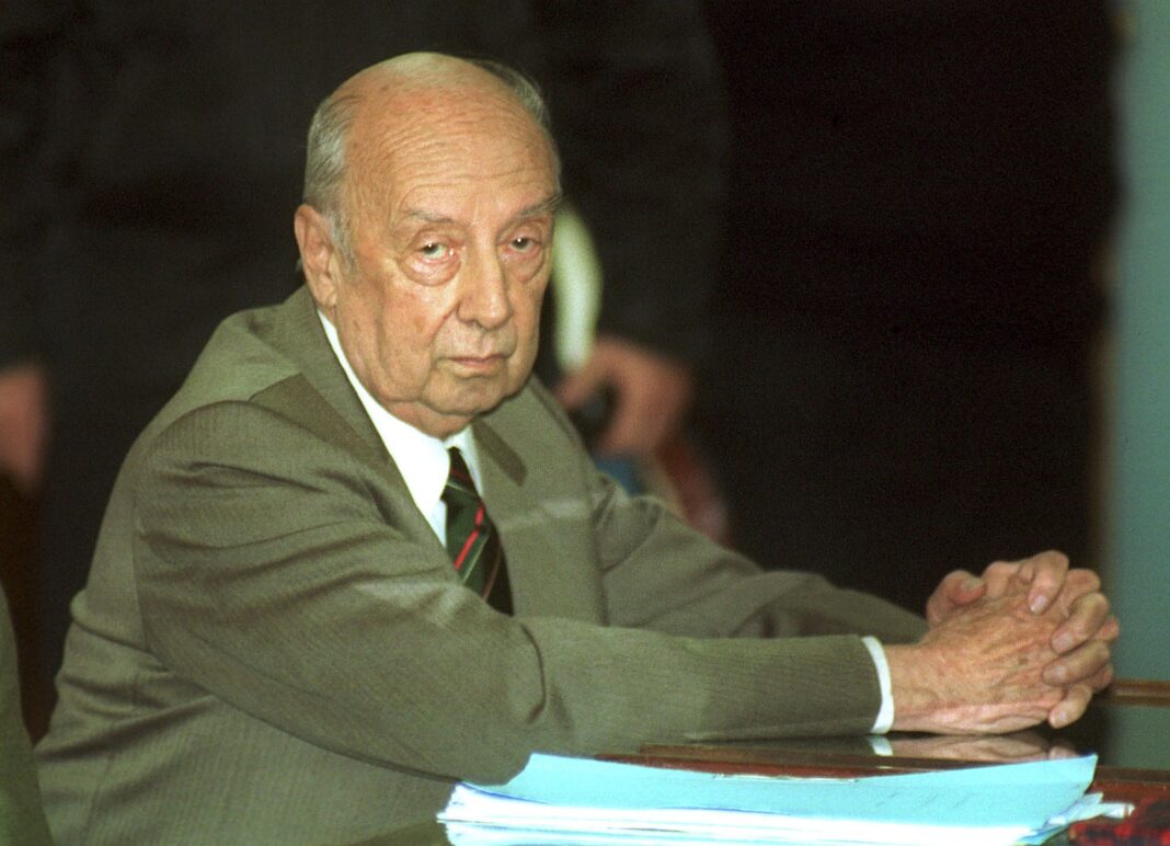 Fachada del edificio donde se allanó el departamento de Suárez Mason en Buenos Aires