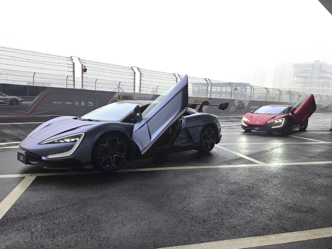 BYD Yangwang U9, hiperdeportivo eléctrico más rápido del mundo, en circuito de pruebas