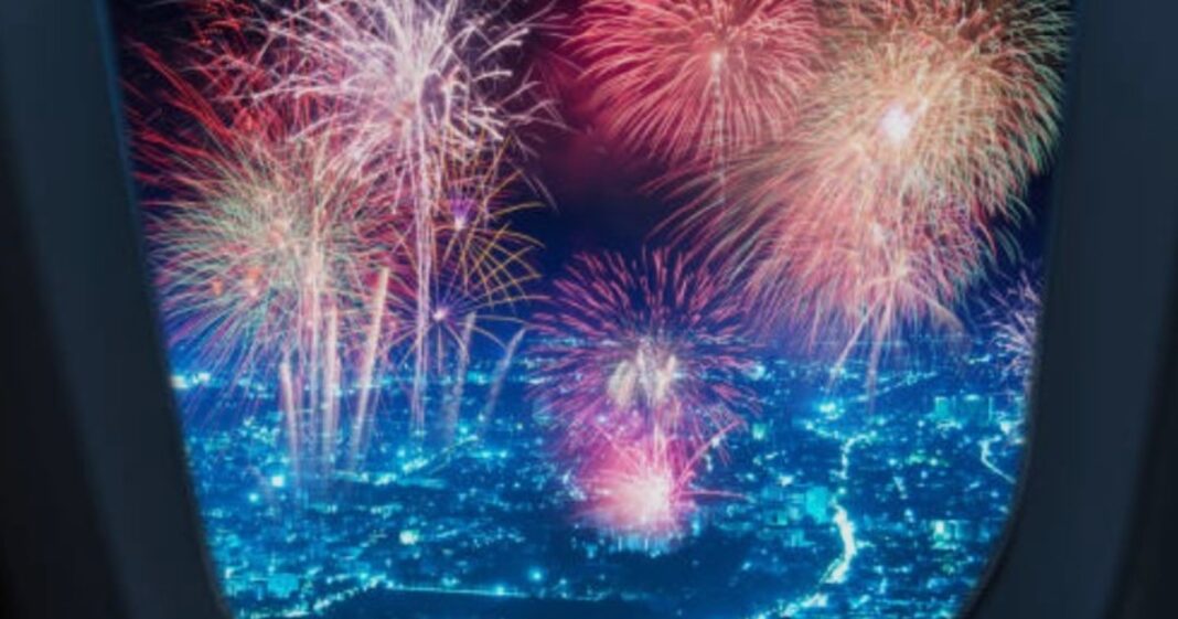 Avión de Easyjet en vuelo cerca del aeropuerto de París-Orly