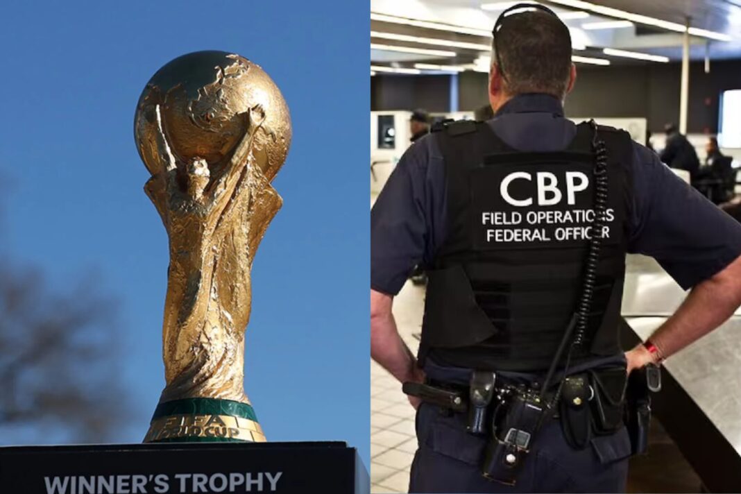 Agente de la CBP revisando un teléfono celular en un mostrador de control migratorio en un aeropuerto.