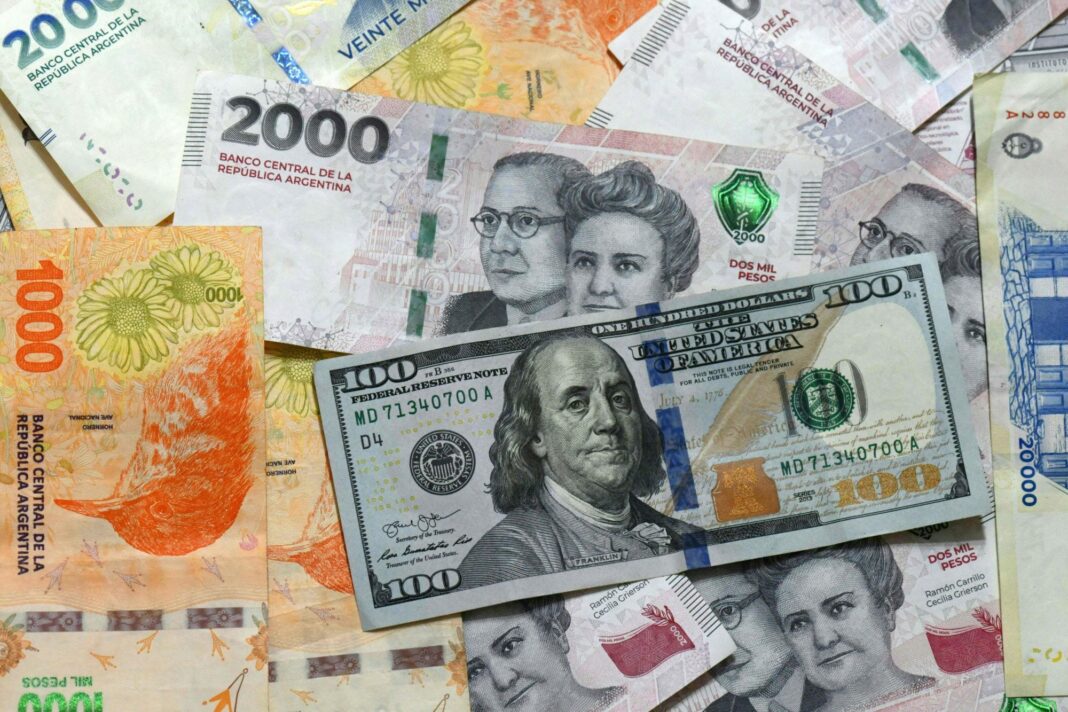 Gráfico conceptual que muestra una curva de crecimiento económico histórico con un quiebre ascendente.