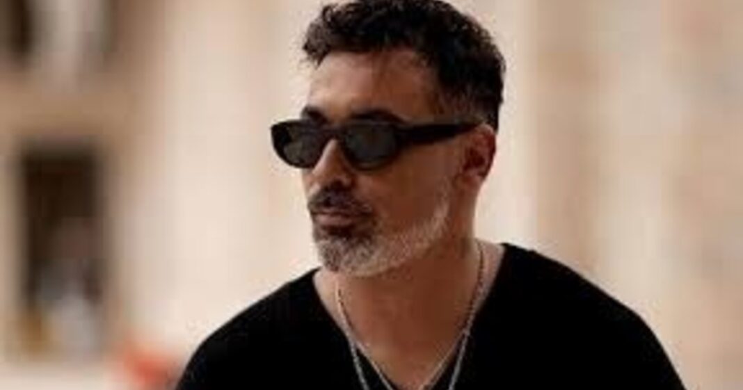 Ezequiel 'El Pocho' Lavezzi, exfutbolista argentino, en una imagen seria.