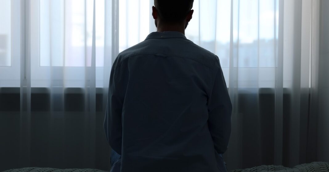 Ilustración conceptual sobre la filofobia y el miedo a las relaciones de pareja