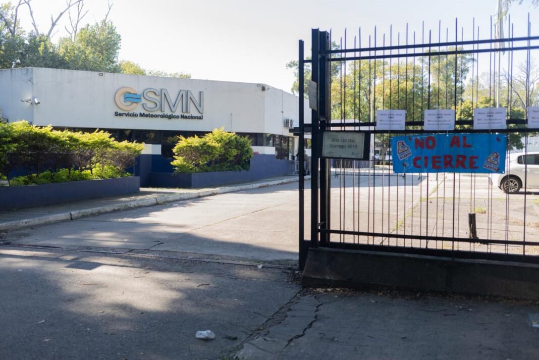 Trabajadores del Servicio Meteorológico Nacional en protesta