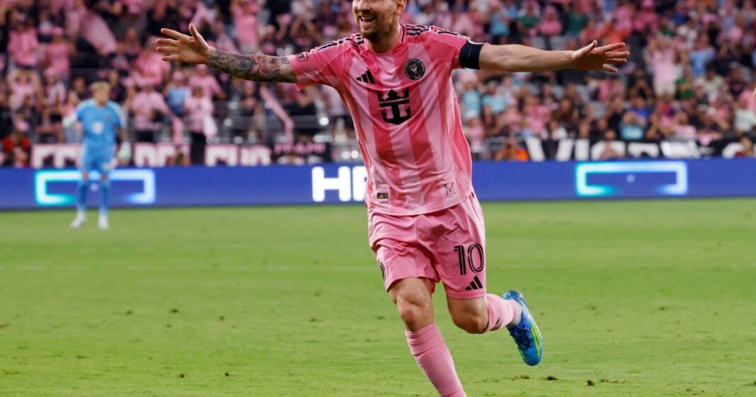 Lionel Messi en acción con la camiseta de Inter Miami durante un partido de la MLS.
