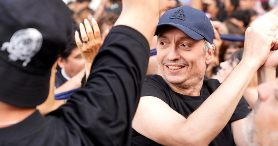 Máximo Kirchner en una entrevista hablando sobre política