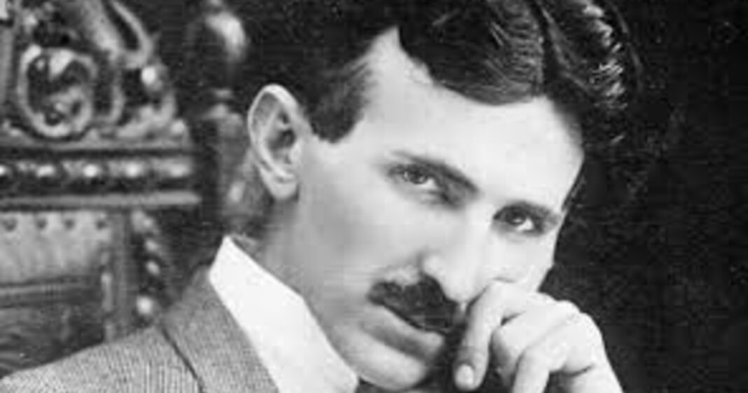 Retrato histórico de Nikola Tesla, inventor pionero de la electricidad.