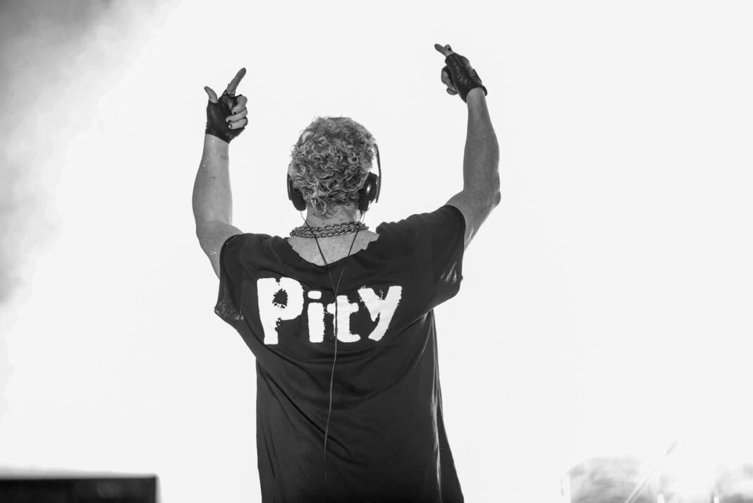 Pity Álvarez durante su presentación en el estadio Mario Kempes de Córdoba.