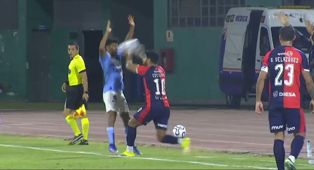 Cecilio Domínguez, jugador de Cerro Porteño, durante el partido de Copa Libertadores.