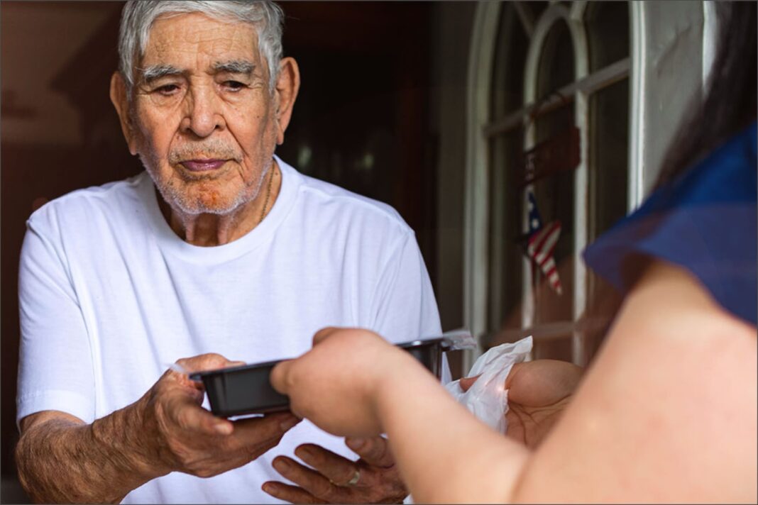 Gráfico ilustrativo mostrando salario por hora de asistente de enfermería en Chicago comparado con promedio nacional