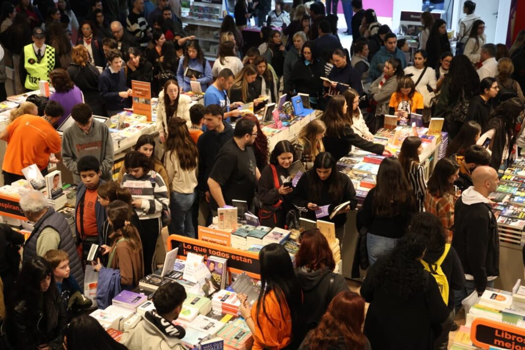 Portada de la Feria del Libro 2026 con el cronograma del domingo 10 de mayo