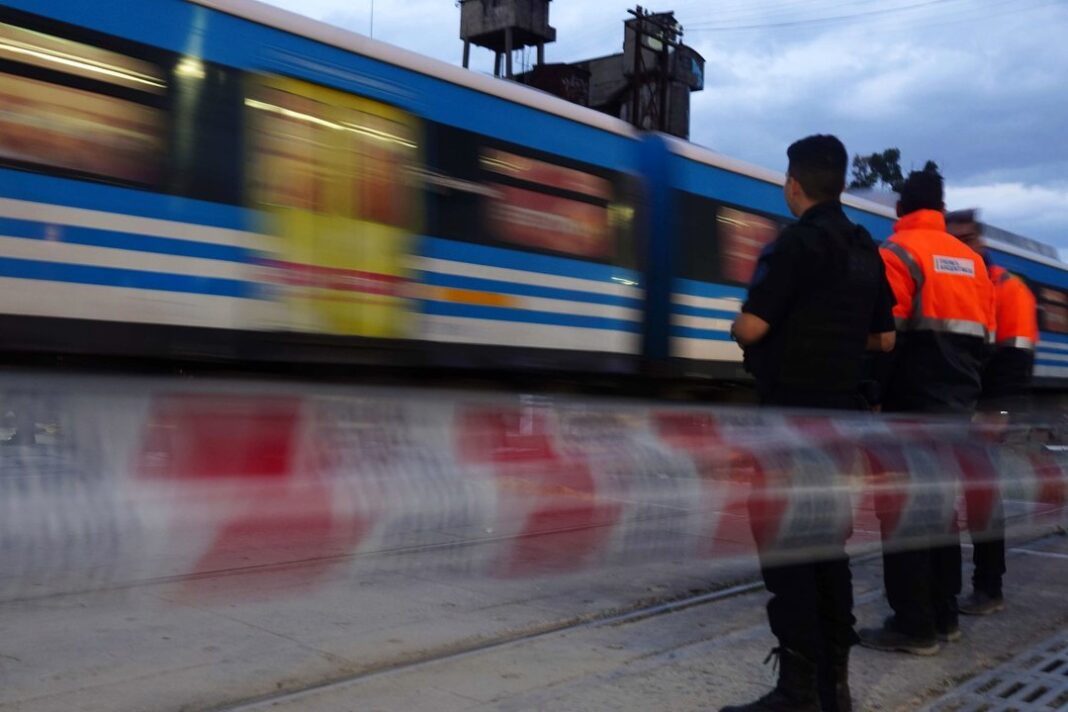 Formación del tren Sarmiento en la estación de Flores