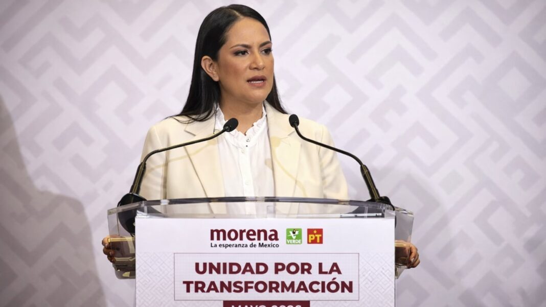Ariadna Montiel en conferencia de prensa exigiendo justicia por asesinato de dirigente de Morena en Chihuahua