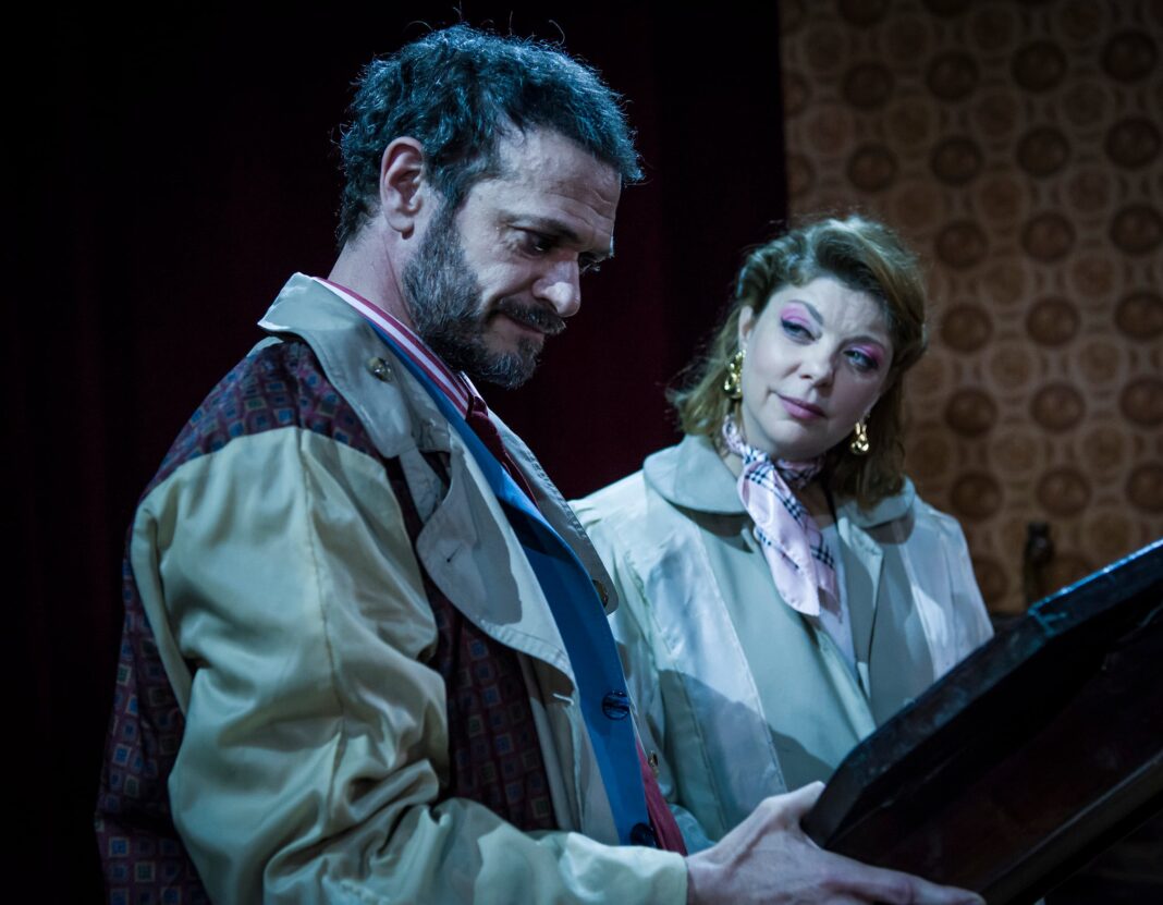 Escena de la obra Ateneo para una familia en el Teatro de la Ribera