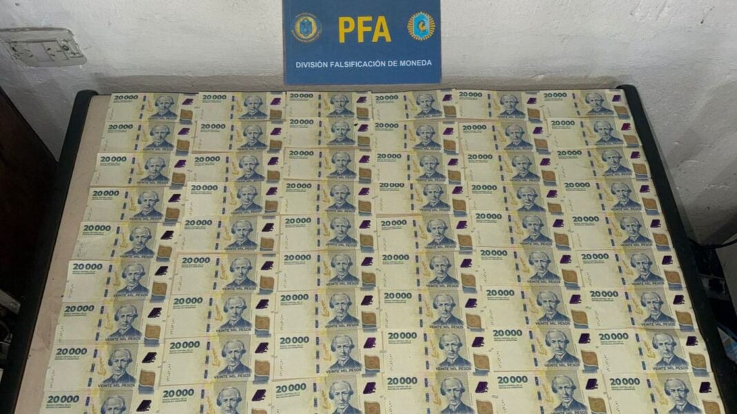 Billetes de $20.000 falsos secuestrados por la Policía Federal Argentina