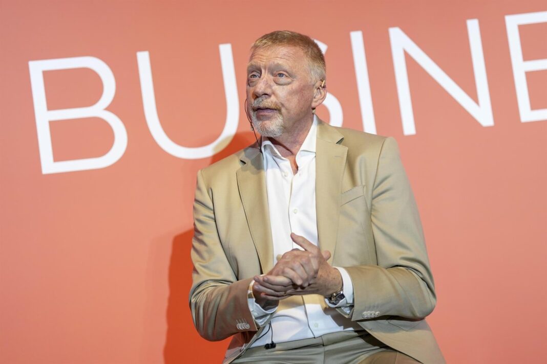 Boris Becker hablando en un evento de Eurosport