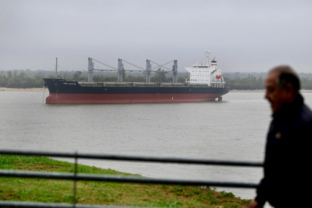 Buque en puerto de San Lorenzo con síntomas de ébola