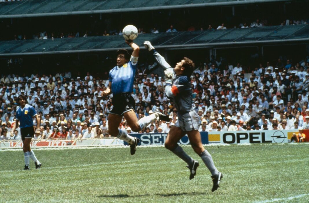 Fotograma del documental El partido, con exjugadores argentinos e ingleses
