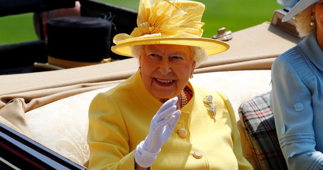 Retrato de la reina Isabel II con expresión serena