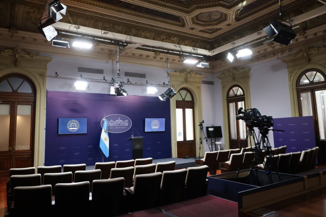 Periodistas en la sala de prensa de la Casa Rosada
