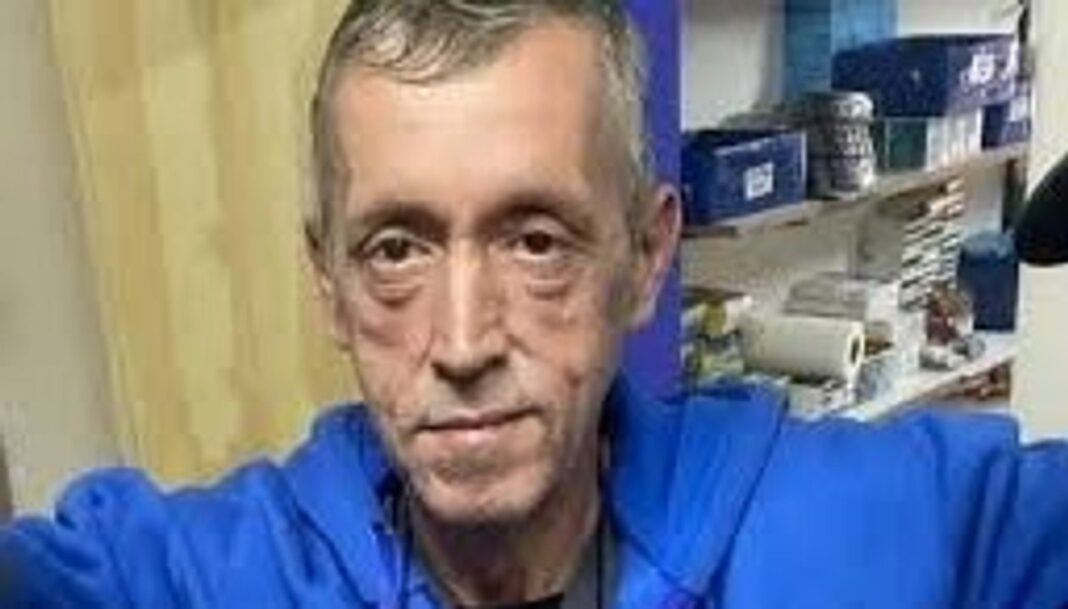Fotografía de una valija con sellos médicos hallada en un automóvil en González Catán