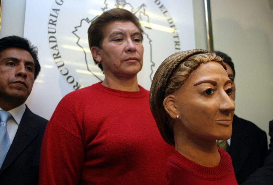 Juana Barraza Samperio durante su traslado al hospital