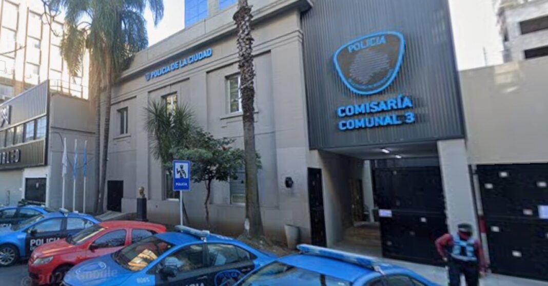 Fachada de la Comisaría Vecinal N°3 en Balvanera