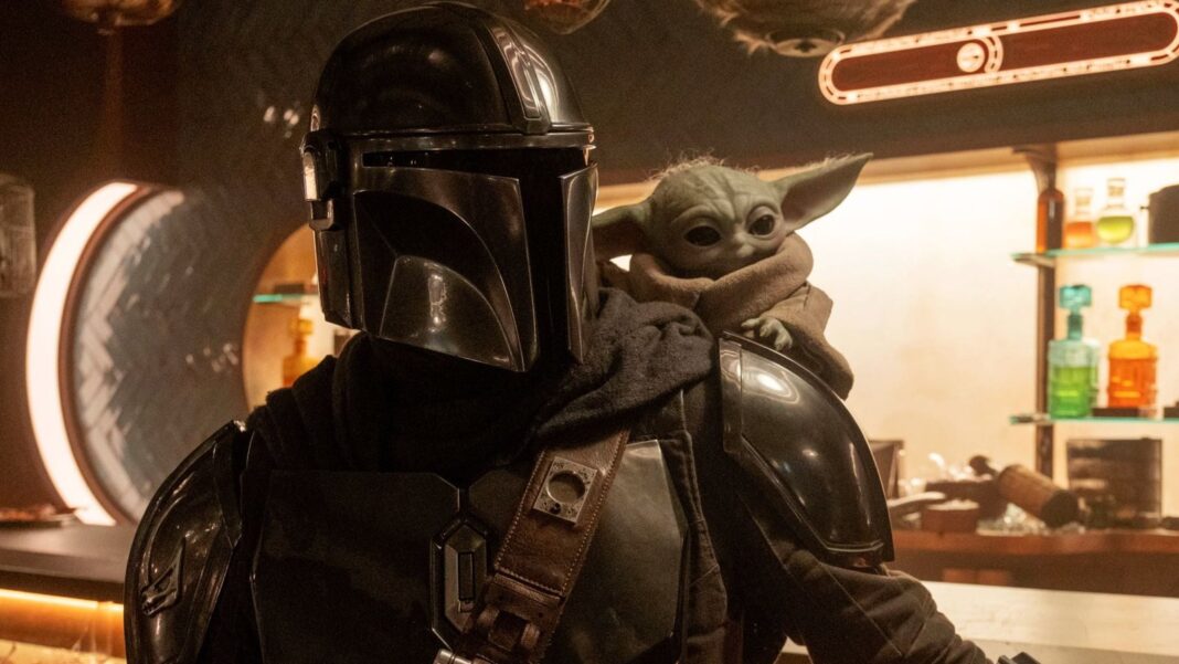 Brendan Wayne con la armadura de The Mandalorian
