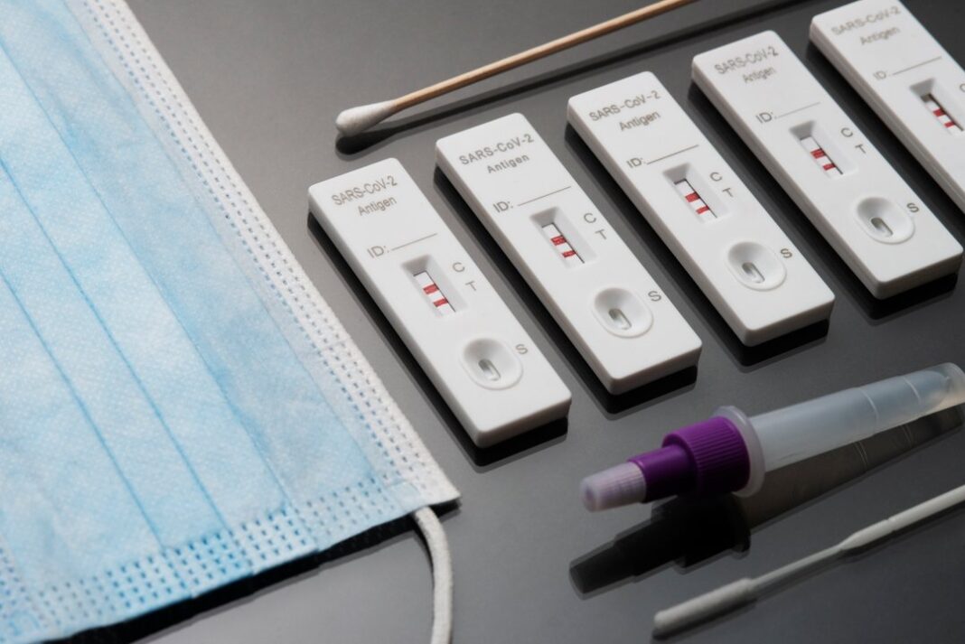 Muestra de sangre para prueba RT-PCR de hantavirus en laboratorio