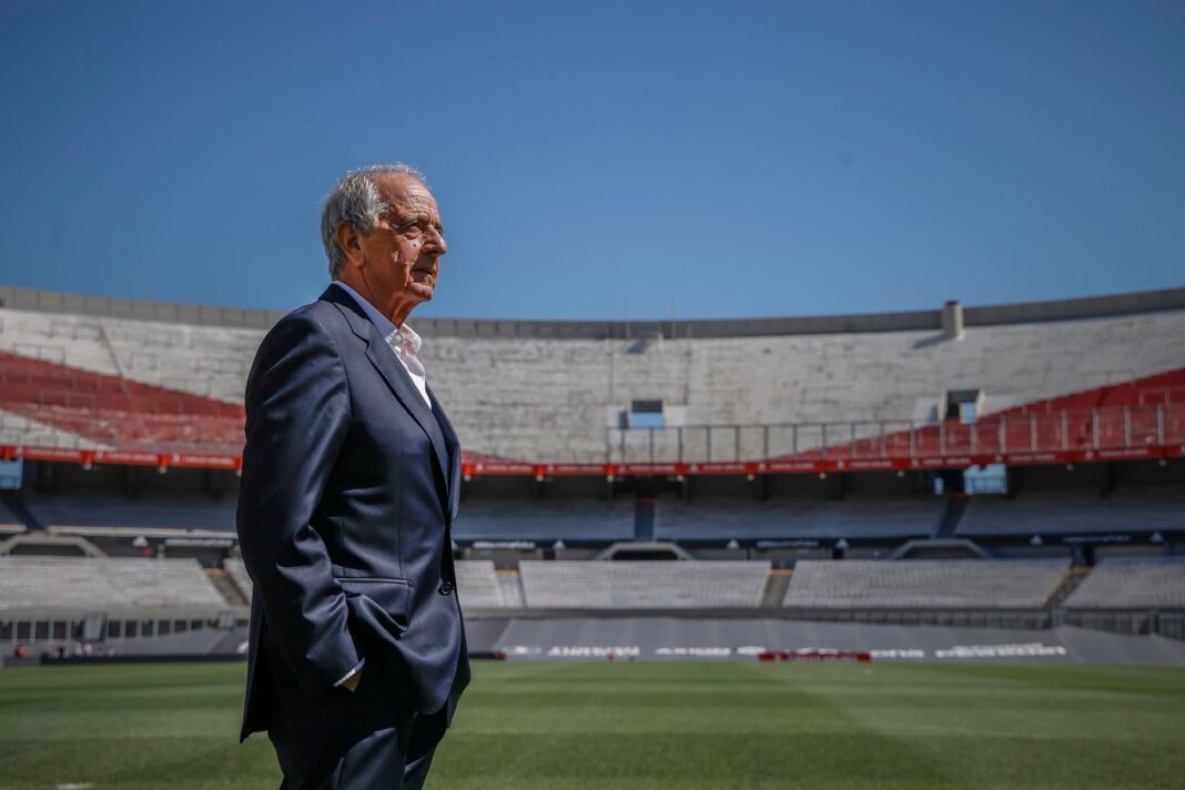Rodolfo D'Onofrio, expresidente de River Plate, en un evento futbolístico