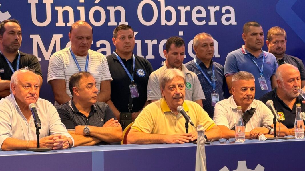 Concentración de sindicatos frente a la sede de la UOM en Buenos Aires