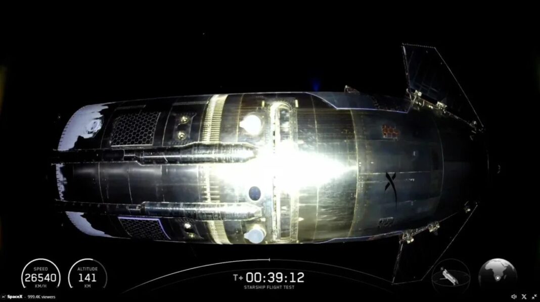 Starship amerizando en el océano Índico