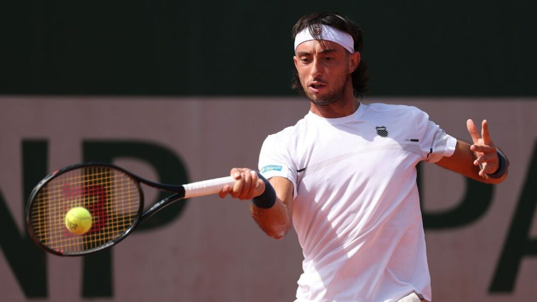 Thiago Tirante celebrando un punto en Roland Garros