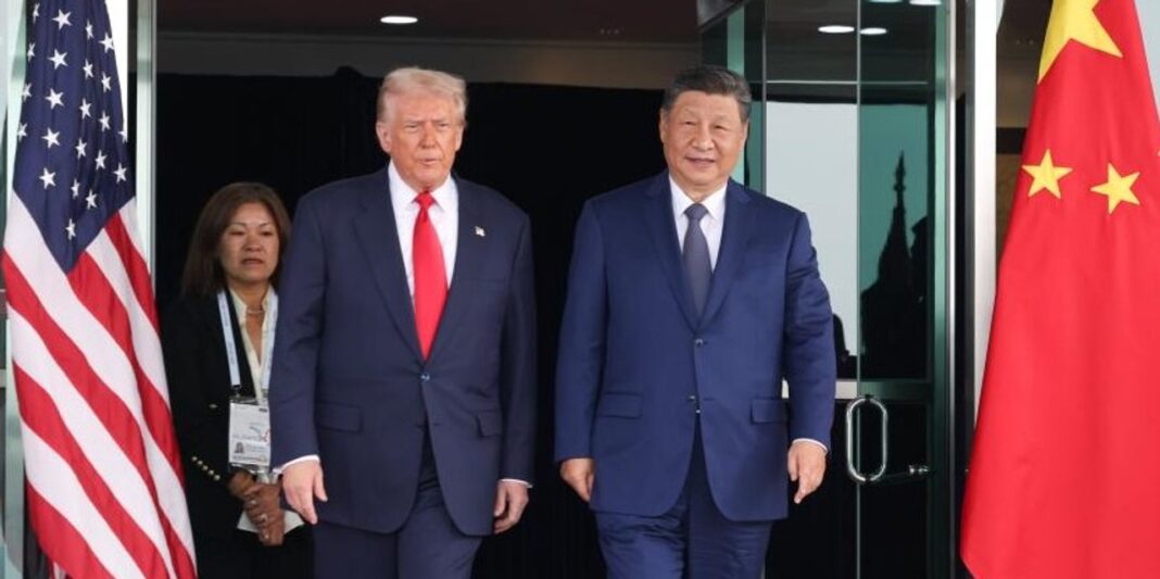 Xi Jinping y Donald Trump se saludan en Beijing