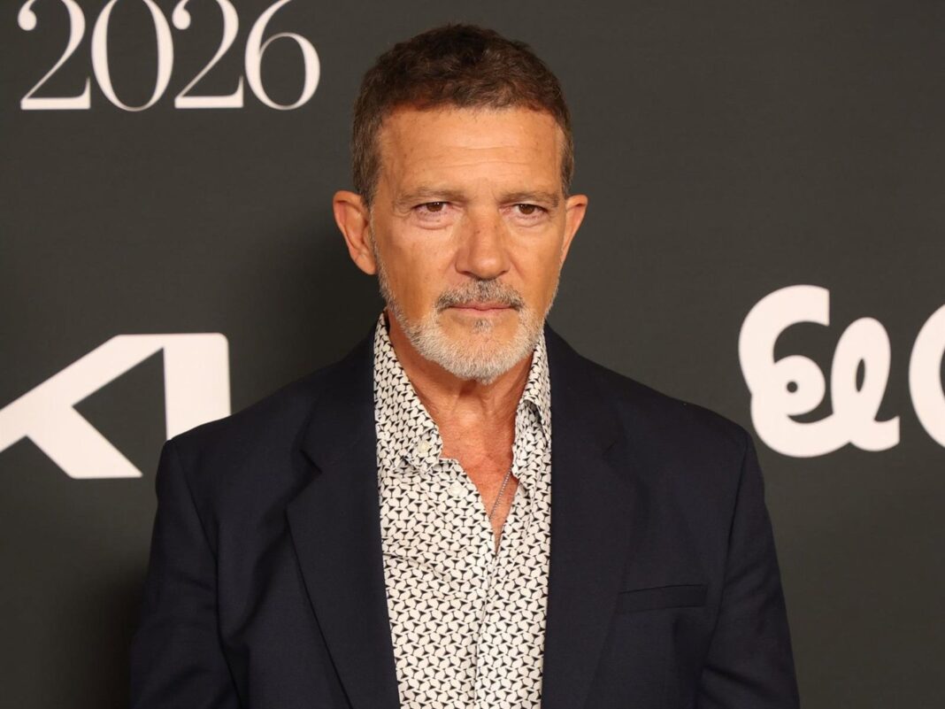 Antonio Banderas habla durante un evento