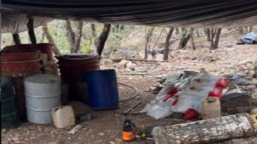 Fotografía de indicios hallados en laboratorio clandestino en Chihuahua