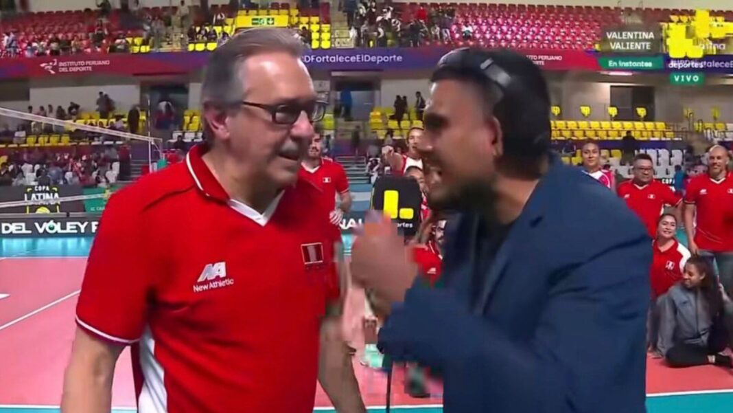 Antonio Rizola durante entrevista tras triunfo de Perú ante Argentina en la Copa Latina de vóley 2026