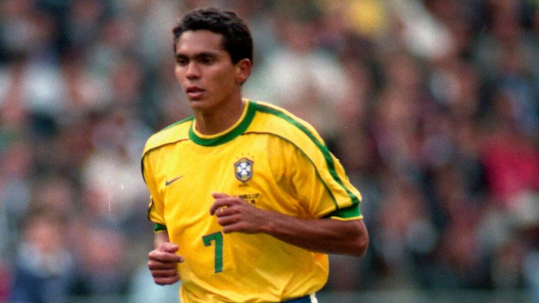 Giovanni Silva de Oliveira con la camiseta de la selección brasileña durante el Mundial de 1998