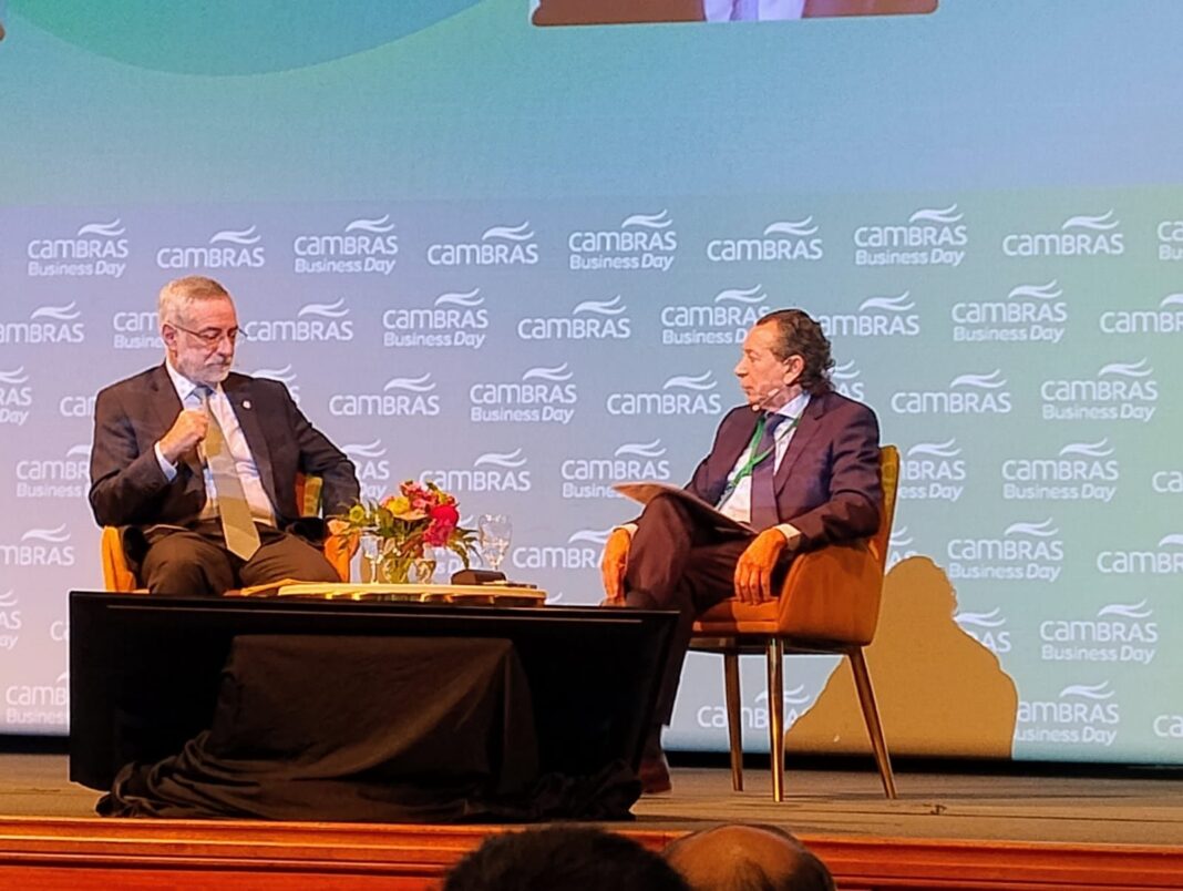 Embajador de Brasil Julio Bitelli y exministro Dante Sica en evento de Cambras