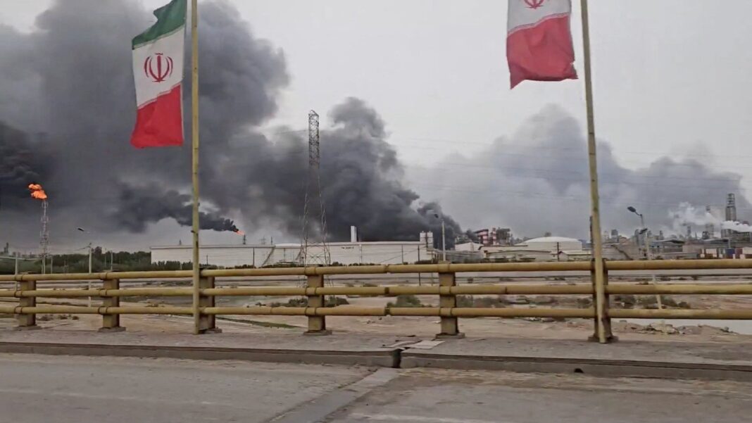 Explosiones en el complejo petroquímico de Mahshahr, Irán, tras ataques aéreos israelíes