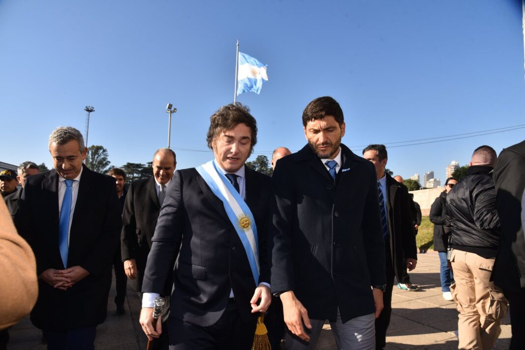 Acto por el Día de la Bandera en el Monumento Nacional a la Bandera en Rosario