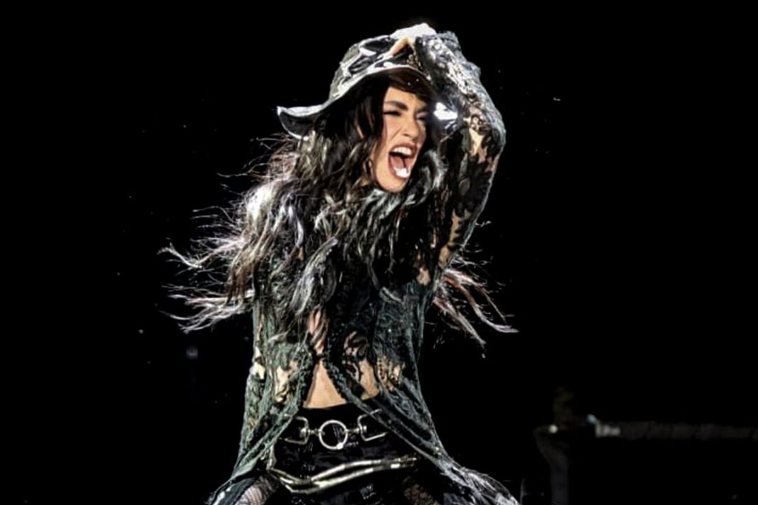 Lali Espósito en el escenario del Estadio River Plate
