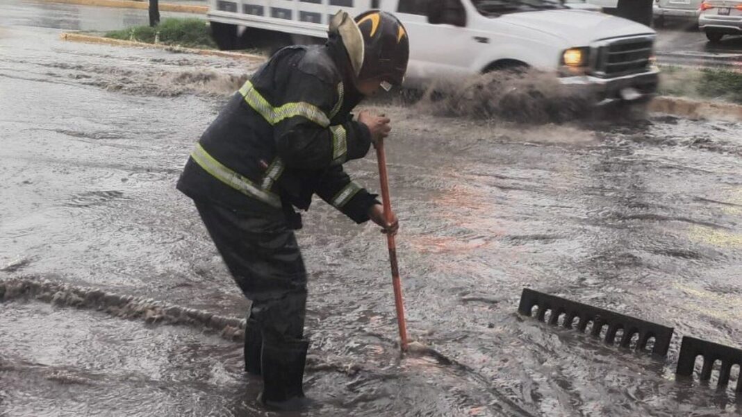 Encharcamiento en la Ciudad de México por lluvia del 28 de junio