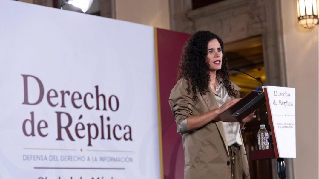 Luisa María Alcalde Luján, Consejera Jurídica de Presidencia, durante el espacio Derecho de Réplica