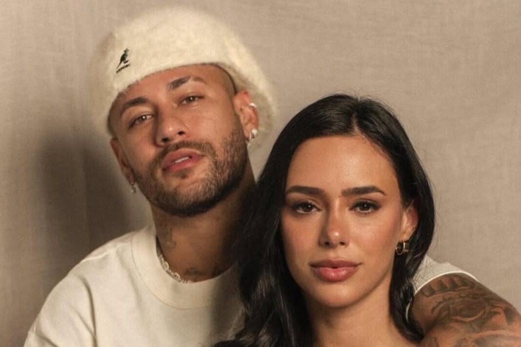 Neymar Jr. y Bruna Biancardi con sus hijos en un parque, manchados de pintura rosa