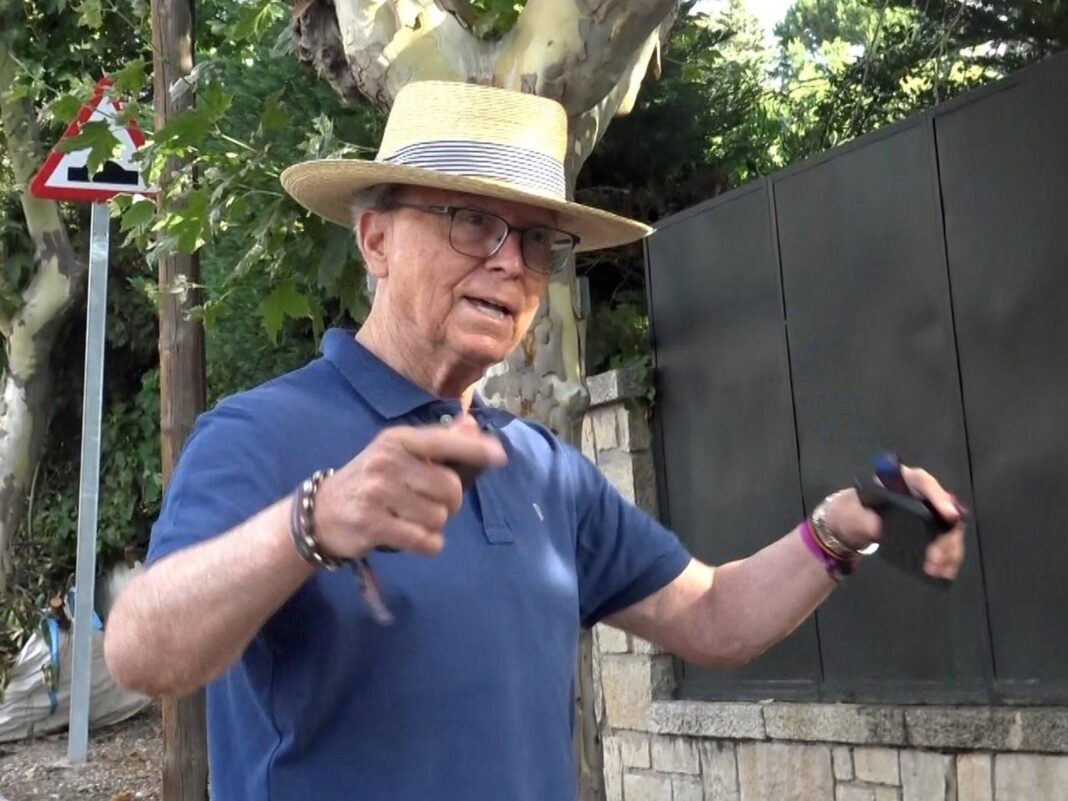 José Ortega Cano bailando en la calle